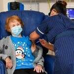 Mulher de 90 anos é a 1ª pessoa vacinada contra a Covid-19 no Reino Unido