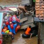 Pelo menos 16 morrem em inundações causadas pela chuva na capital da Indonésia