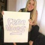 Ex-BBB, Marcela diz que dará ‘abraços grátis’ quando puder sair da quarentena