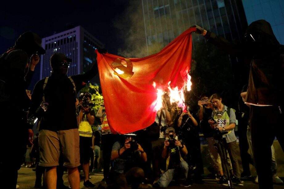 Milhares de pessoas voltam a protestar no centro de Hong Kong