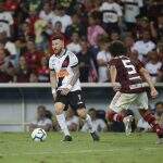 Em clássico com 8 gols e 2 viradas, Flamengo e Vasco empatam no Maracanã