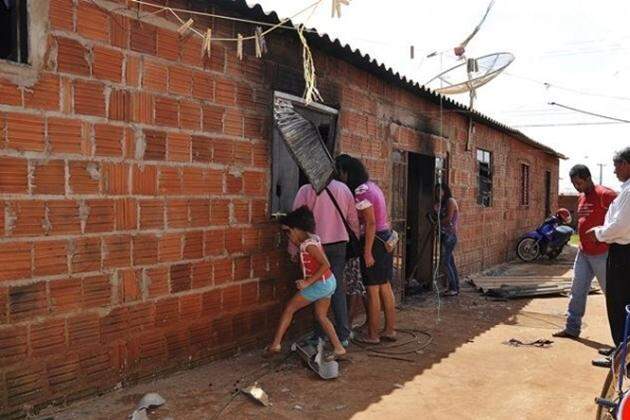 Mulher estava dentro de residência que foi incendiada (Foto: Sidrolândia News)