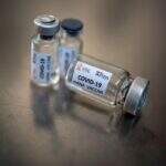 Vacina de Oxford pode ser distribuída este ano, diz Astrazeneca