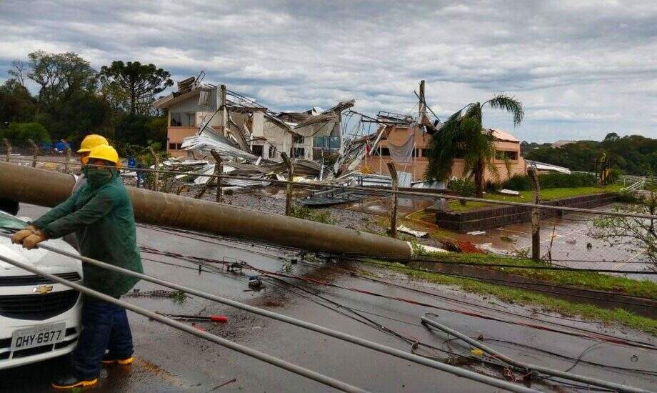 Ciclone deixa sul do Brasil e não oferece mais risco, afirma empresa meteorológica