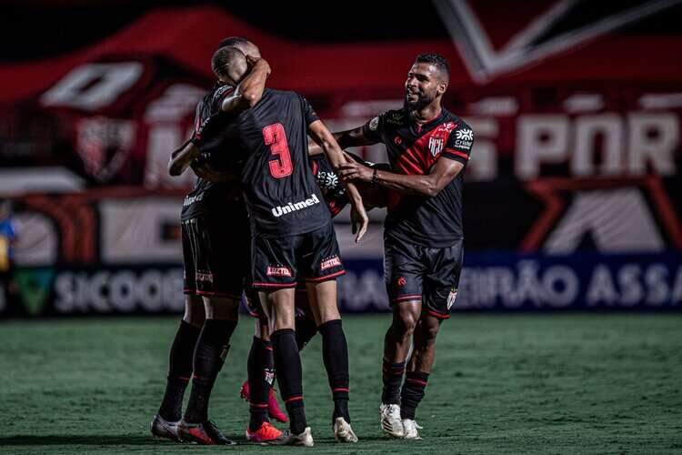 Atlético Goianiense vence o Fortaleza e se distancia do rebaixamento