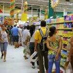 Homem engole cheque clonado após polícia flagrar golpe de R$ 22 mil em supermercado da Capital