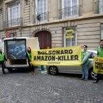 Ativistas do Greenpeace invadem residência do embaixador do Brasil em Paris