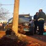 Idoso perde controle de carro, bate em poste e morre na Guaicurus