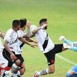 Vasco e Bahia se arriscam pouco ao ataque e empatam sem gols em São Januário