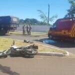 Criança de 10 anos morre após caminhão bater em motocicleta na Capital