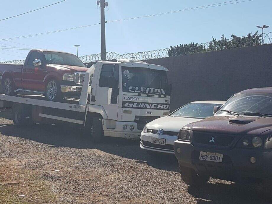 Veículos apreendidos com o suspeito. Foto: Renan Nucci