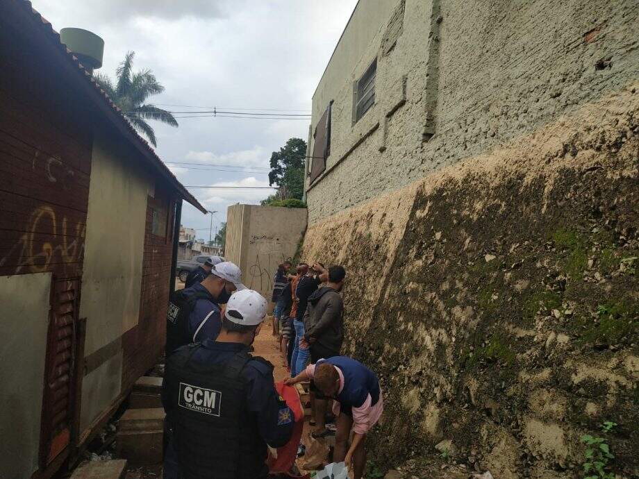 Equipe durante abordagem