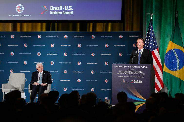 Bolsonaro visita CIA e quer estreitar o combate ao crime organizado