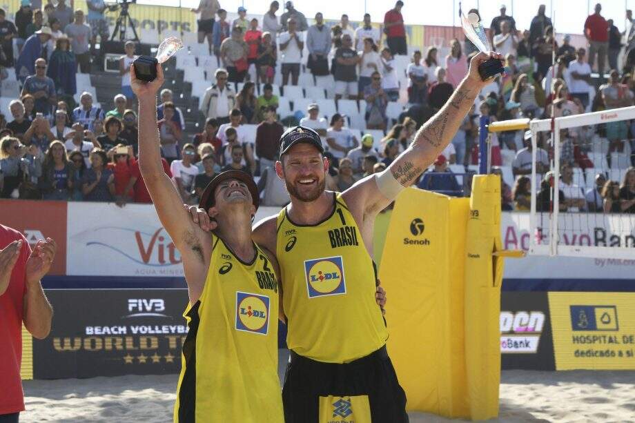 Alison e Álvaro Filho triunfam em final brasileira e levam ouro no vôlei de praia