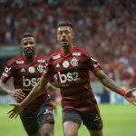 Diego Alves pega dois pênaltis e Flamengo goleia o Vasco por 4 a 1 em Brasília