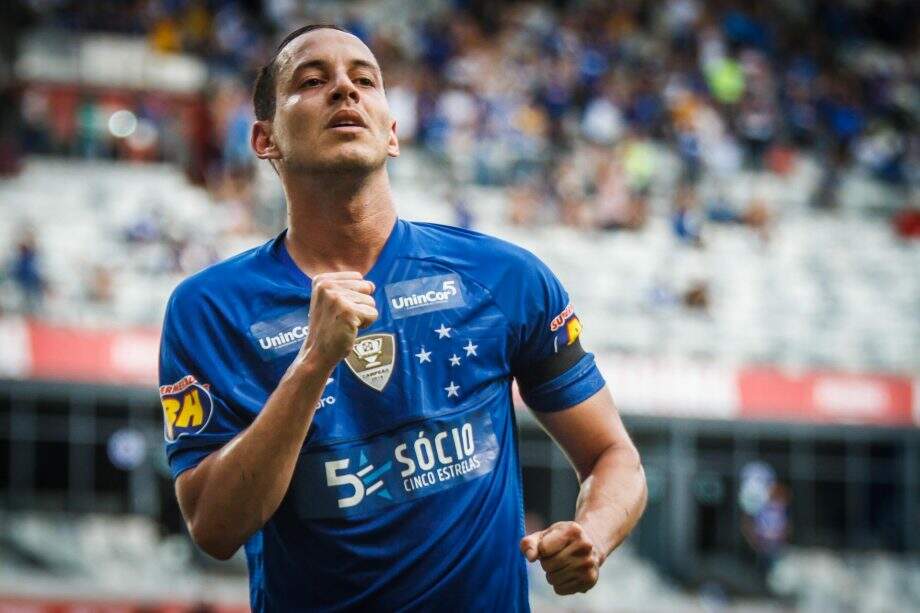 Em noite de ex-corintianos, Cruzeiro goleia Patrocinense e avança no Mineiro