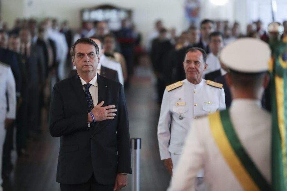 Bolsonaro diz que governo vai criar cartão-caminhoneiro