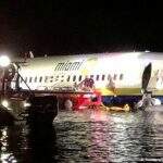 Avião comercial sai da pista e cai em rio na Flórida