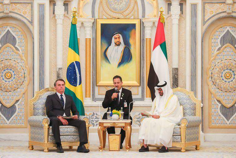 Em Abu Dhabi, Bolsonaro assiste apresentação de jiu-jítsu e visita mesquita