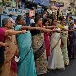Mulheres na Índia formam barreira humana de 620 km pedindo igualdade.