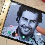 Irmão de Pablo Escobar lança celular dobrável