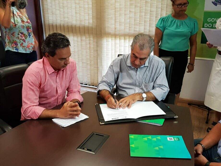 Governo e Prefeitura assinam contrato para construir 300 casas no Jardim Canguru