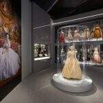 Dior desembarca em Londres com exposição icônica