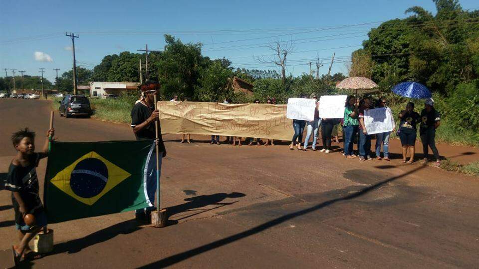 Contra municipalização da saúde indígenas, lideranças protestam em rodovias estaduais