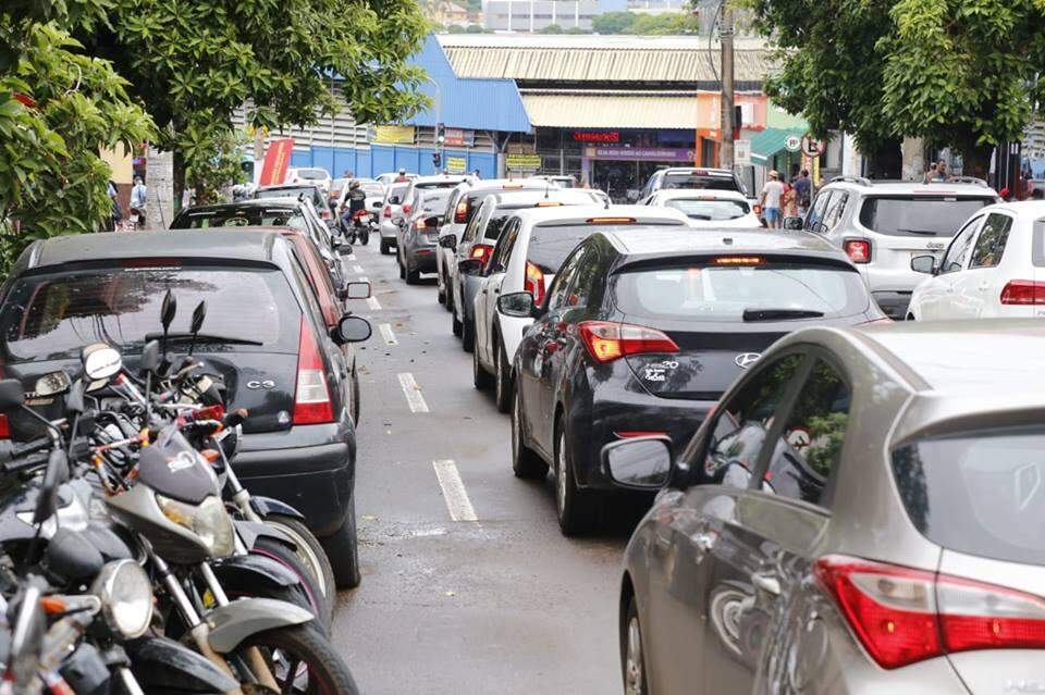 Reviva Campo Grande: Sem aviso, motoristas enfrentam lentidão no trânsito em trecho da obra