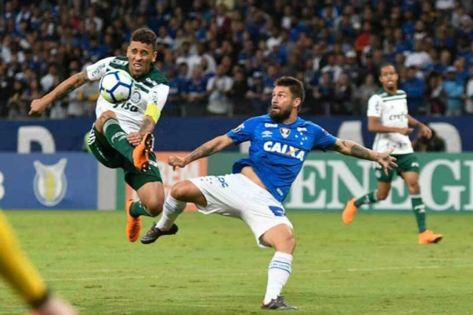 Com gol de Rafael Sobis, Cruzeiro vence e põe pressão no Palmeiras