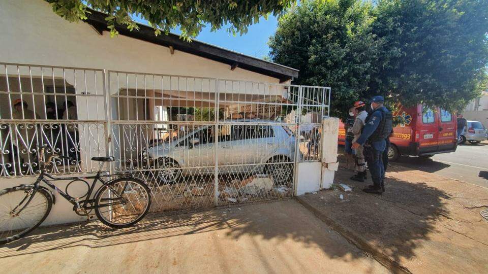 ‘Livramento’, diz moradora ao escapar de carro desgovernado que invadiu casa