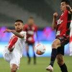 Desfalcado, Athletico-PR luta, mas perde e cai na Libertadores para o River