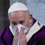 Com sintomas de gripe, Papa cancela missa um dia após evento em que beijou fiéis