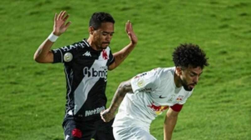Claudinho brilha, faz 2 gols e comanda goleada do Bragantino sobre o Vasco