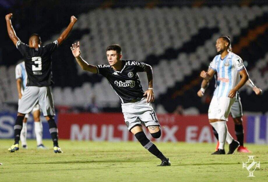 Na estreia do uniforme novo, Vasco vence Macaé e soma a 1ª na Taça Guanabara