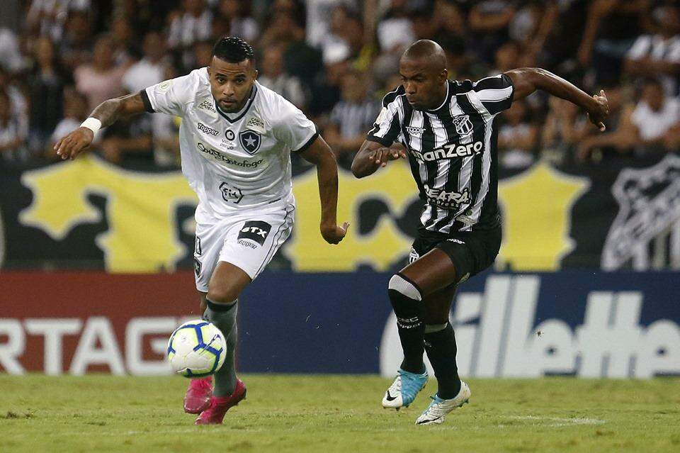 Cauteloso, Botafogo segura empate com o Ceará na Arena Castelão