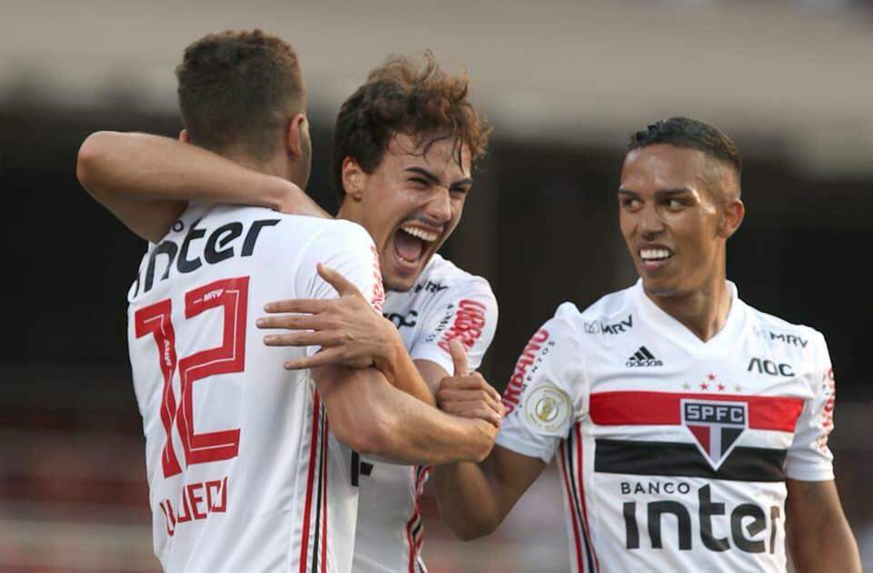 Sólido em casa, São Paulo supera Atlético-MG em 4ª vitória com Diniz no Morumbi