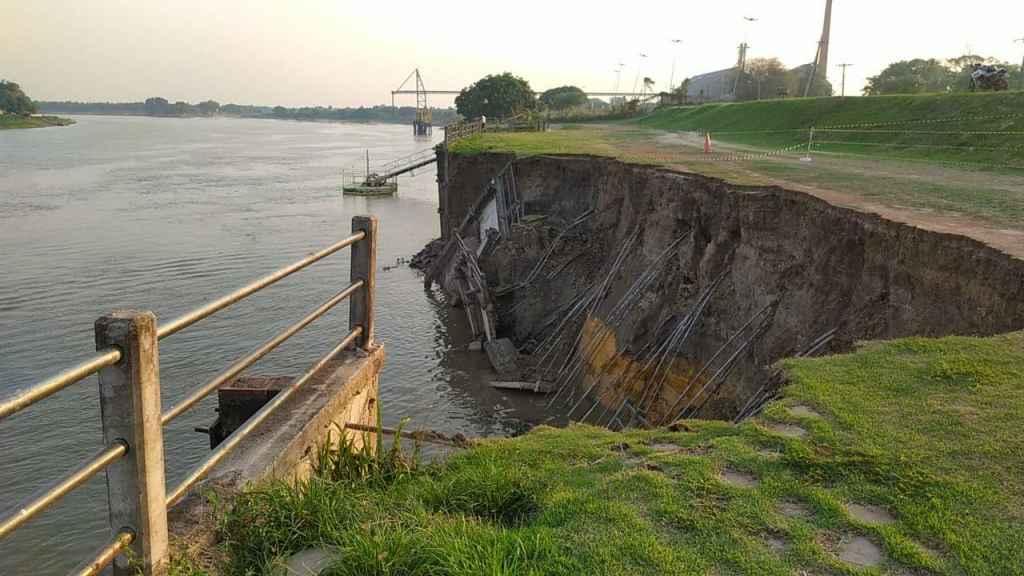 Erosão na margem do rio Paraguai