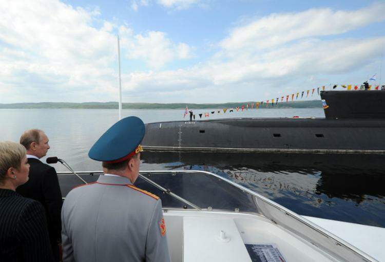 Putin manda investigar acidente com submarino que matou ‘heróis da Rússia’