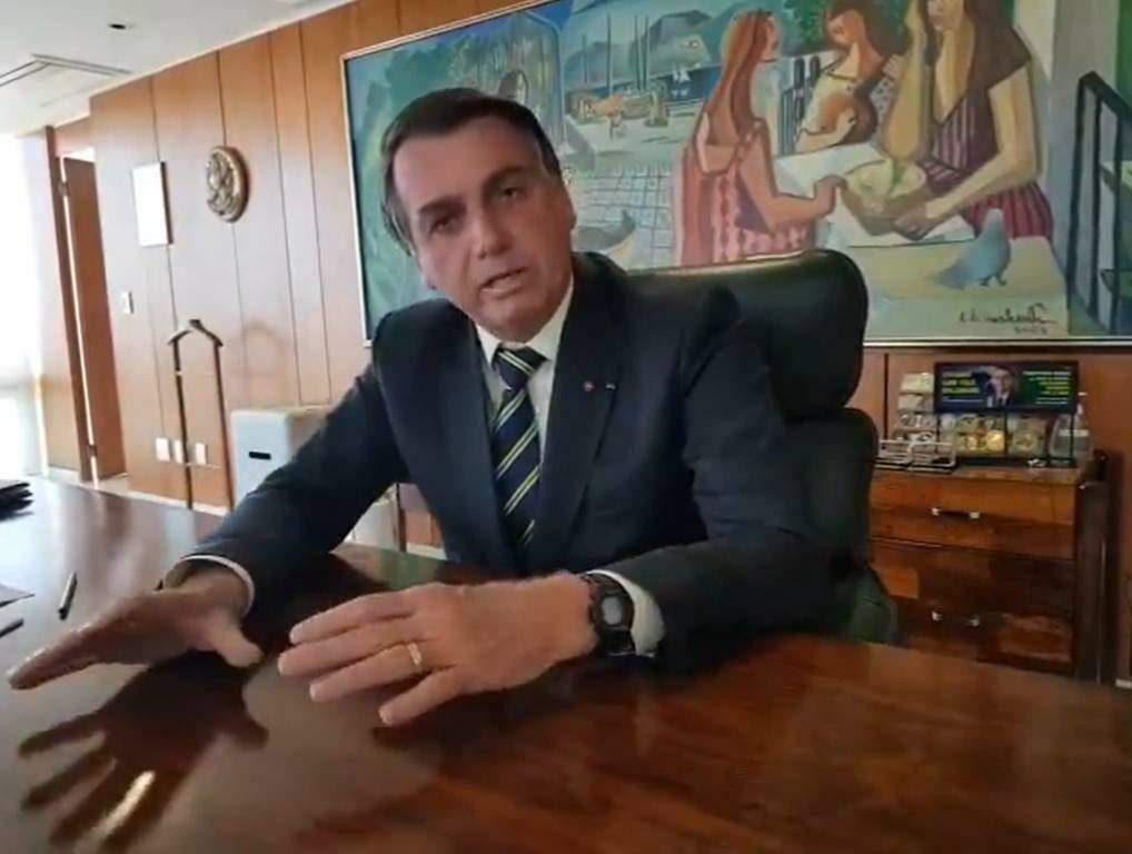 Bolsonaro diz que fez ‘aproximação’ ao citar auxílio emergencial de mil dólares