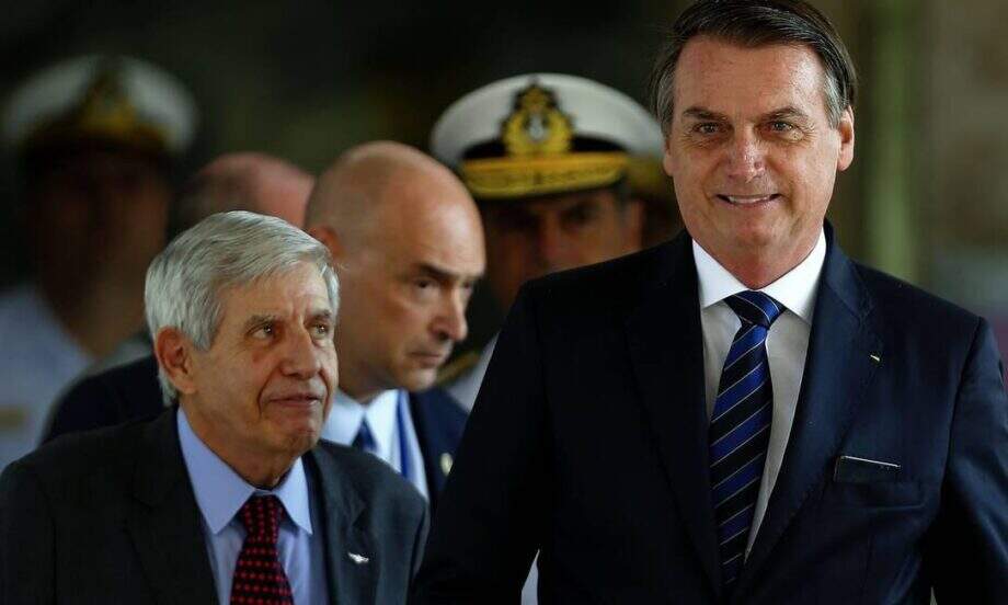 Bolsonaro reajusta bônus para atender militares das Forças Armadas