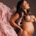 Mulher de Thammy exibe barriga de grávida em foto nua