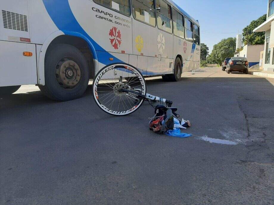Ciclista de 42 anos, servidor da Justiça, é atropelado por ônibus no Nova Lima
