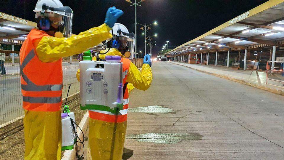 Terminais de ônibus são higienizados para tentar barrar avanço da pandemia