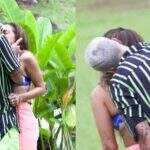 Anitta é flagrada beijando ex-Fazenda Lipe Ribeiro em reality show