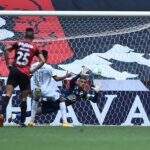 Com gol de Vargas, Atlético-MG supera Athletico-PR e encosta na ponta da tabela