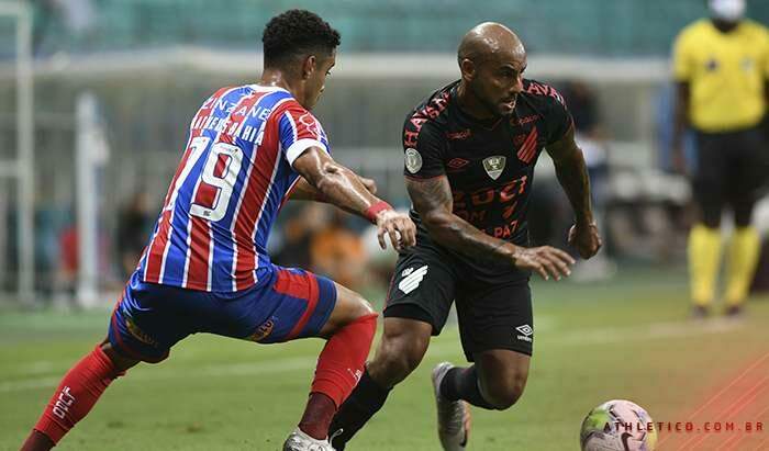 Bahia bate Athletico-PR, quebra sequência negativa e deixa degola do Brasileirão