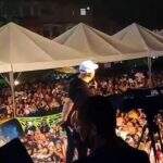 Belo é preso por fazer aglomeração durante show em escola do Rio de Janeiro