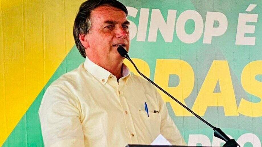 Depois de minimizar queimadas em viagem a MT, Bolsonaro destaca ações do governo