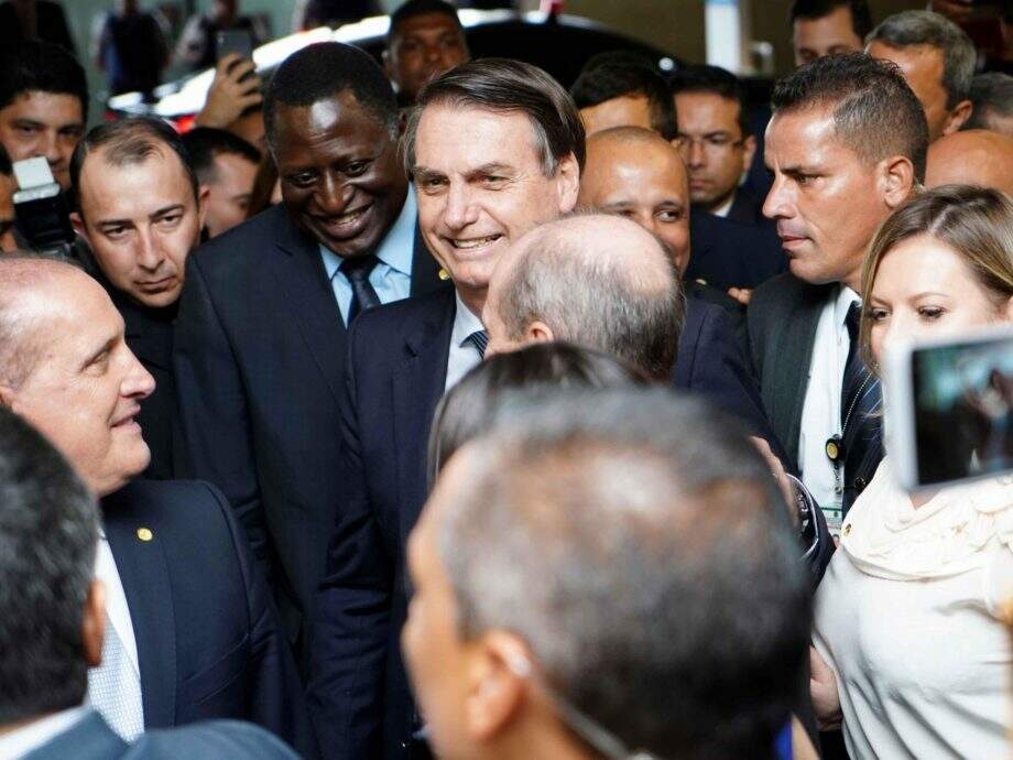 Bolsonaro reedita decreto e vai cobrar Ficha Limpa de nomeados desde a posse